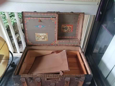 Photo of free old trunk (Bellevue BCC area) #3