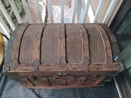Photo of free old trunk (Bellevue BCC area) #2