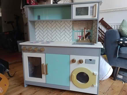Photo of free Walkley S6 Play kitchen (Walkley S6) #4
