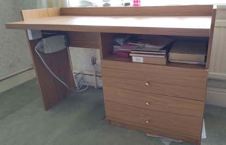 Photo of free Computer/homework desk (Summer Hill NP19) #1