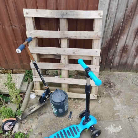 Photo of free 3 pallets (Hanworth TW13) #2