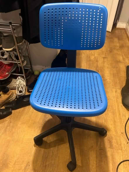 Photo of free Blue office swivel chair (Aldershot) #1