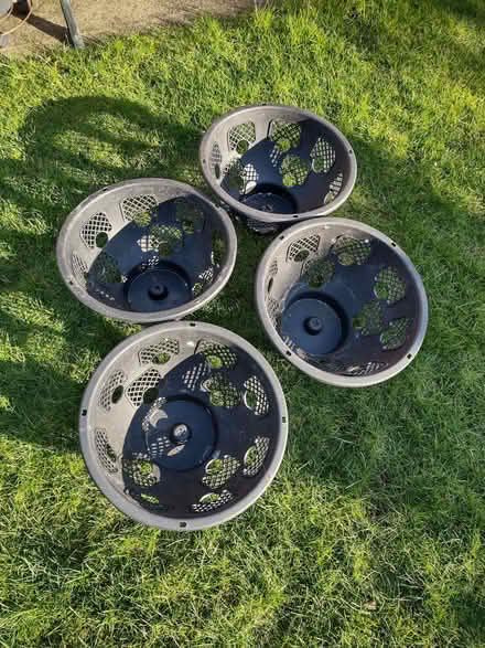 Photo of free 4 x Hanging Baskets (Ermine East LN2) #1