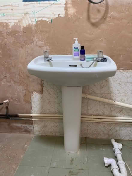 Photo of free Pedestal sink and toilet plus taps (St Albans AL3) #2