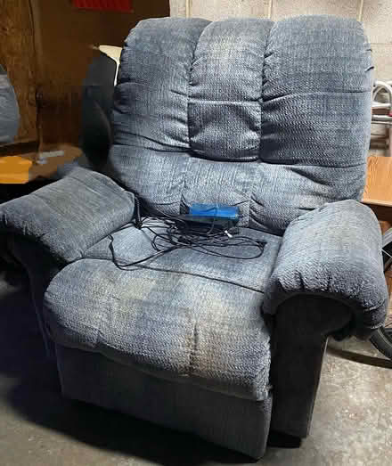 Photo of free Lift recliner (Mt airy off of rt 27) #1