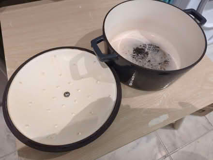 Photo of free 4.5l cast iron pot (Amersham HP7) #3