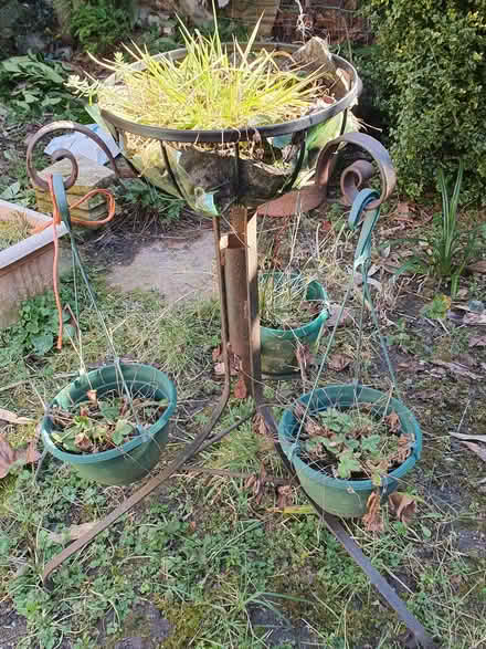 Photo of free Tripod Hanging basket holder (Pickering YO18) #1