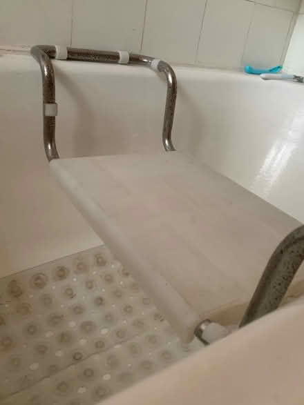 Photo of free Bath seat (AL2 park street) #1