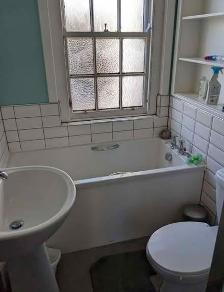 Photo of free Short bath tub (Gifford EH41) #1