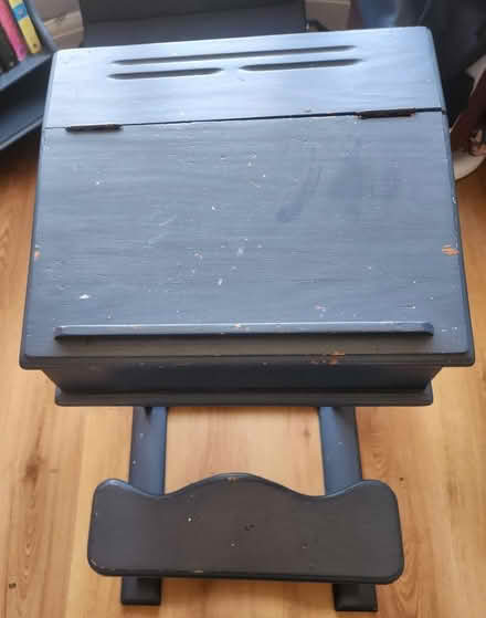 Photo of free kids desk (BR5) #2