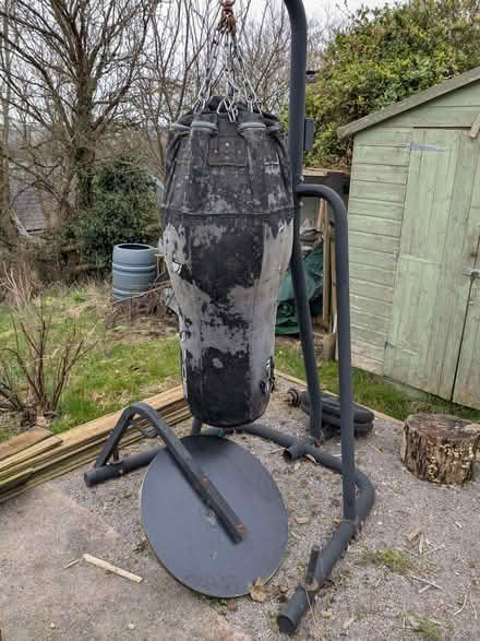 Photo of free Punch bag on stand (France Lynch GL6) #2