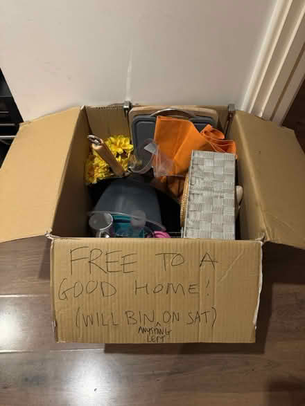 Photo of free Various kitchen items, vases etc (E8) #4