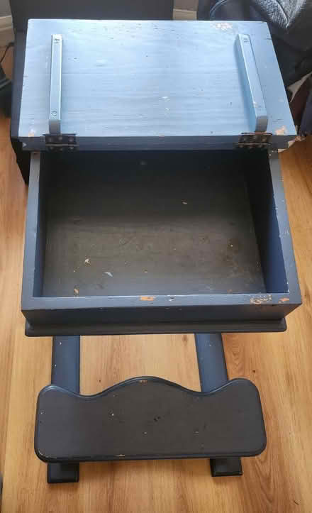Photo of free kids desk (BR5) #3