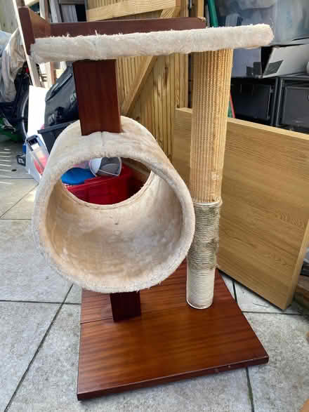Photo of free Cat scratch post plus bed (Beckenham BR3) #1