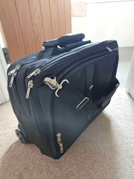 Photo of free Kensington laptop bag with handle/wheels (South End MK42) #2