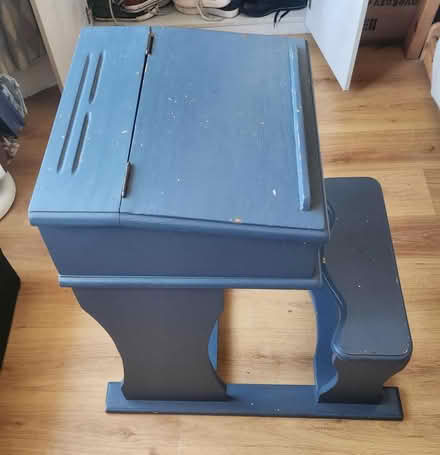 Photo of free kids desk (BR5) #1