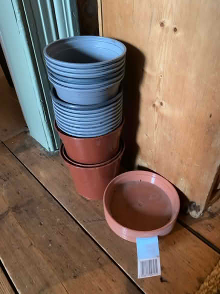 Photo of free Plastic plants pots and drip trays (Morningside/Comiston EH10) #1