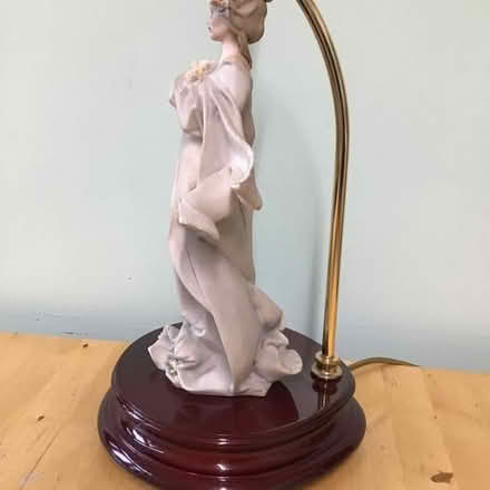 Photo of free Guiseppe Armani Florence Table Lamp (CV22 Bilton) #4