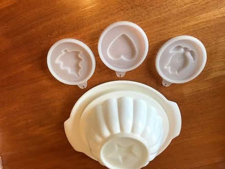 Photo of free Plastic jelly mould (Wychwood Avenue LU2) #2