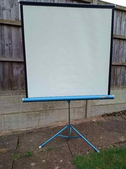 Photo of free Projector Screen (Bilton CV22) #1