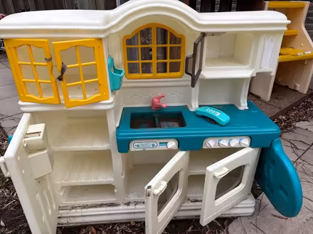 Photo of free Little tykes vintage play kitchen (Thornton & Rossland, Oshawa) #2
