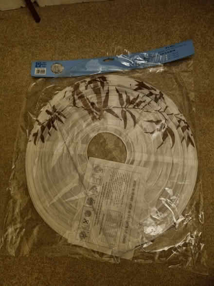 Photo of free Paper lantern with leaf pattern (Bearwood B67) #1