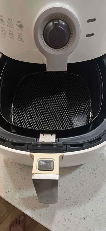 Photo of free Philips Airfryer HD9220 (Rotherhithe SE16) #2