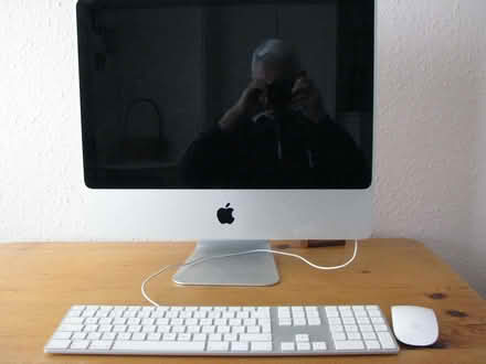 Photo of free Apple iMac All in One computer (Howe Green CM2) #1