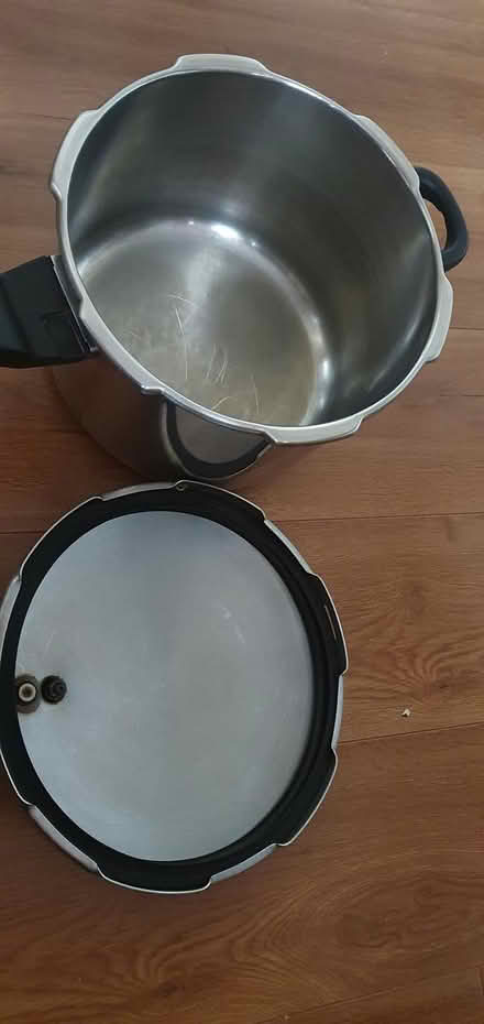 Photo of free Pressure cooker (LE3 near Western park) #2