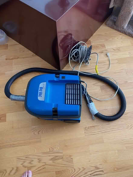 Photo of free Vaccuum Cleaner (skokie) #1