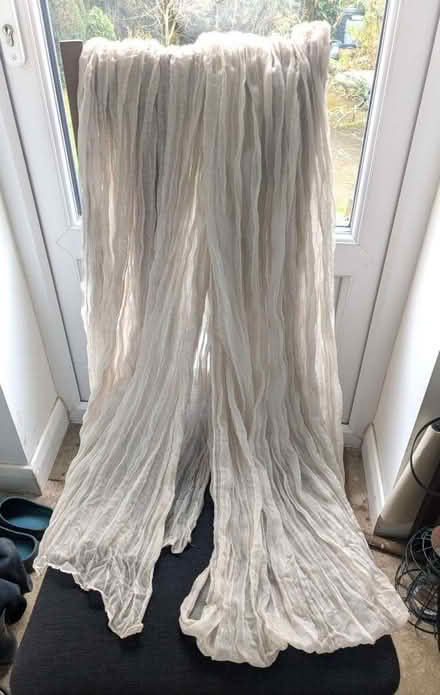 Photo of free Length of cream crinkle muslin (Sheet GU32) #1