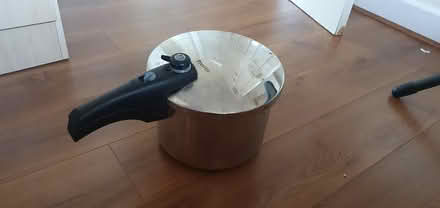 Photo of free Pressure cooker (LE3 near Western park) #1