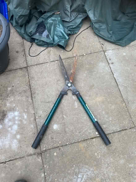 Photo of free Extendable shears (Letchworth wilbury) #1