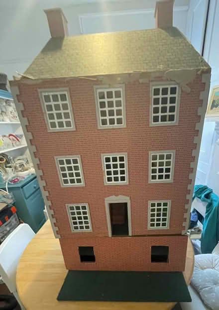 Photo of free Large dolls house (Hastings TN34) #1