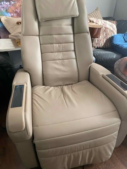 Photo of free Massage Chair (Devon and Arlington Hts Rds) #4