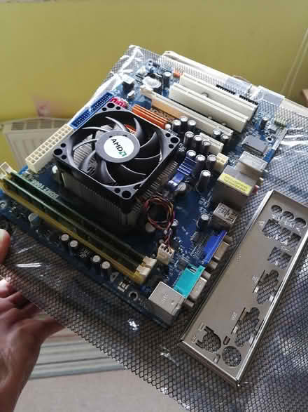 Photo of free Motherboard/CPU/RAM (Barton under Needwood DE13) #1