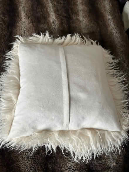 Photo of free Cream cushion (SE7 7HX) #2