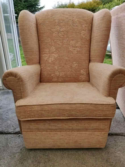 Photo of free Cottage suite + recliner (BB4 Newchurch) #1