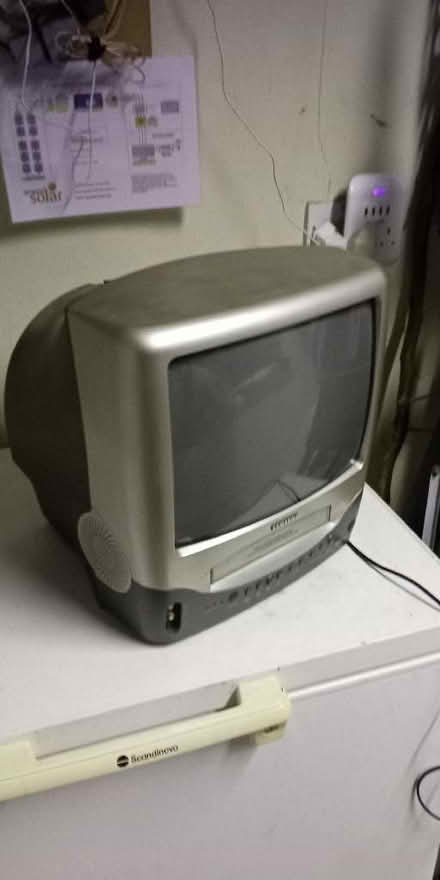 Photo of free Samsung TV and video player (Oaklands nr Welwyn AL6) #1