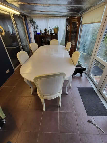 Photo of free Large, extending dining room table. (Newhaven BN9) #4