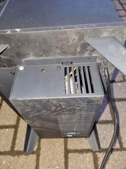 Photo of free faulty electric log effect fire (Sunniside NE16) #2