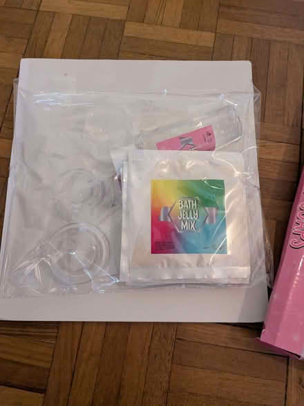 Photo of free A kit containing bath jelly mix and accessories (Kennington OX1) #1
