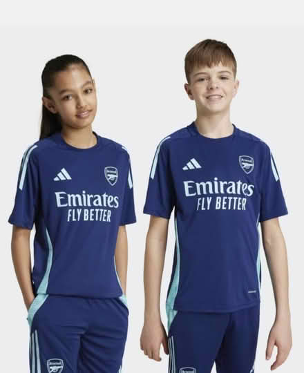 Photo of Arsenal football uniform (N4) #1