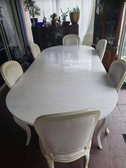 Photo of free Large, extending dining room table. (Newhaven BN9) #1