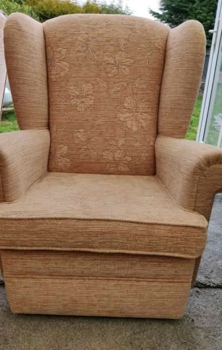 Photo of free Cottage suite + recliner (BB4 Newchurch) #2