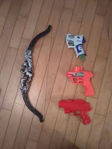 Photo of free Children's toy nerf gun / disc launcher / gun / bow (Redhill Common RH1) #1