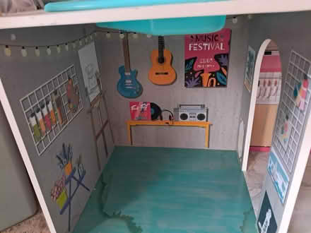 Photo of free Barbie dolls house (MK41) #3