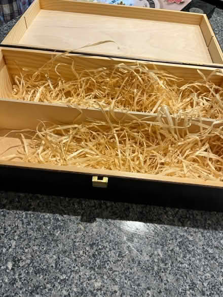 Photo of free Wooden wine gift box (RG30 Tilehurst) #2