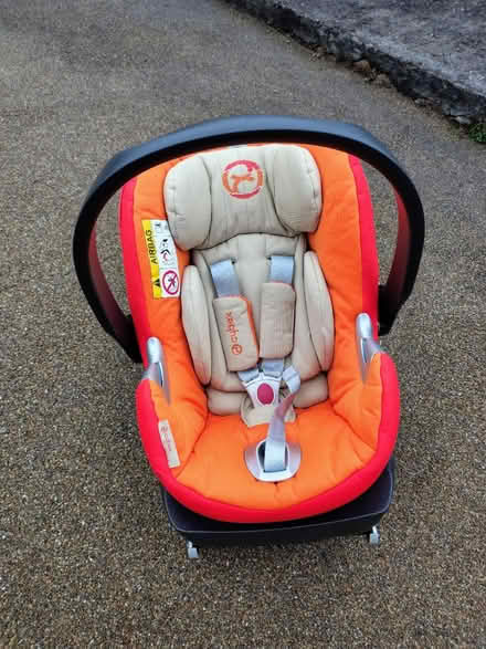 Photo of free Cybex Aton Q i-size car seat (S18, Coal Aston) #1