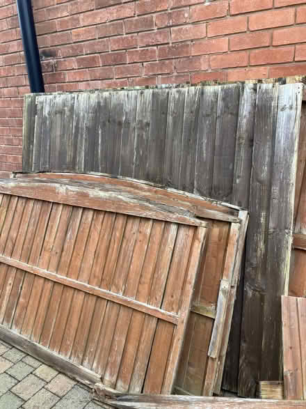 Photo of free Old fence panels (Upton CH2) #3